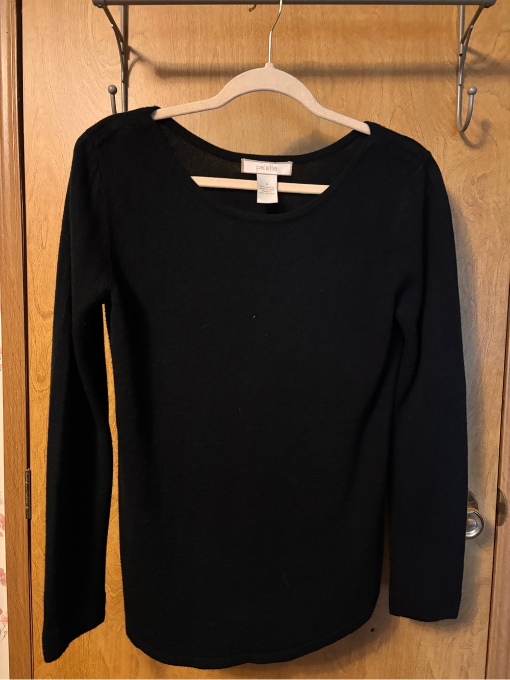 Black Scoop Neck Long-Sleeve Women's Top